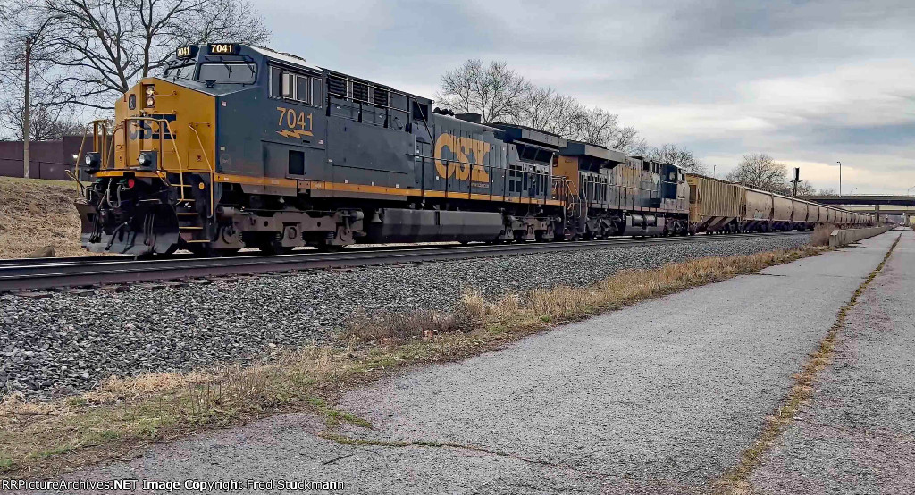 CSX 7041 leads C645 east.